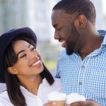 Jinsi Ya Kumfanya Mwenza Wako Afurahie Penzi Lenu