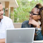 Jinsi ya Kumtongoza Mwanaume Mpaka Akubali