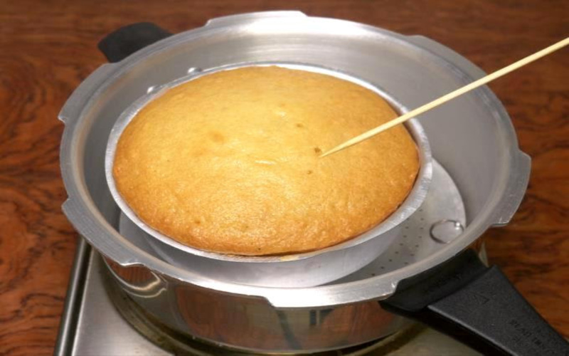 Jinsi ya Kupika Keki kwenye Rice Cooker