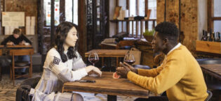 Maneno 100 ya Kumwambia Msichana Akupende