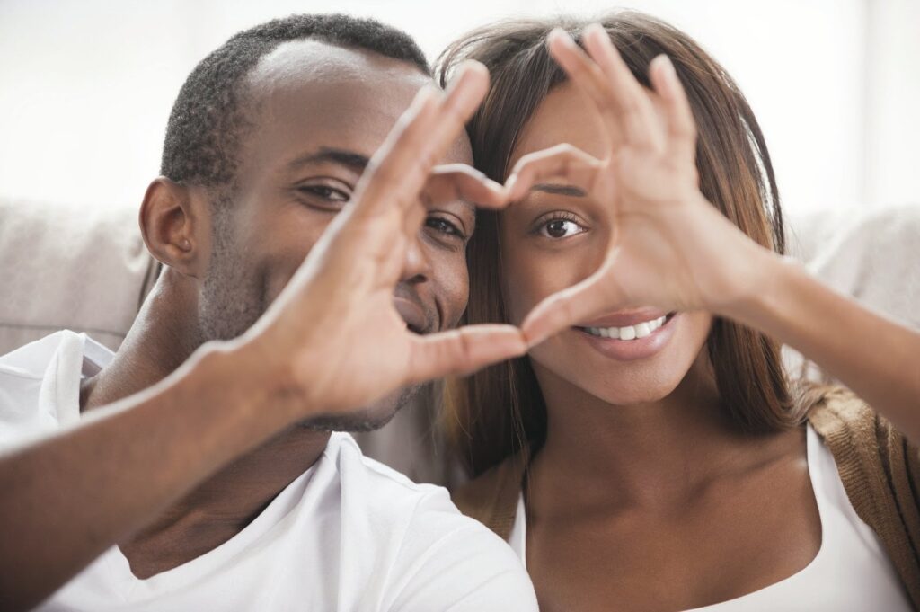 Jinsi Ya Kumpata Msichana Umpendae Maishani Jinsi Ya Kumpata Msichana Umpendae