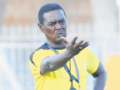 Kocha anayelipwa mshahara mkubwa Tanzania Kocha anayelipwa mshahara mkubwa Tanzania
