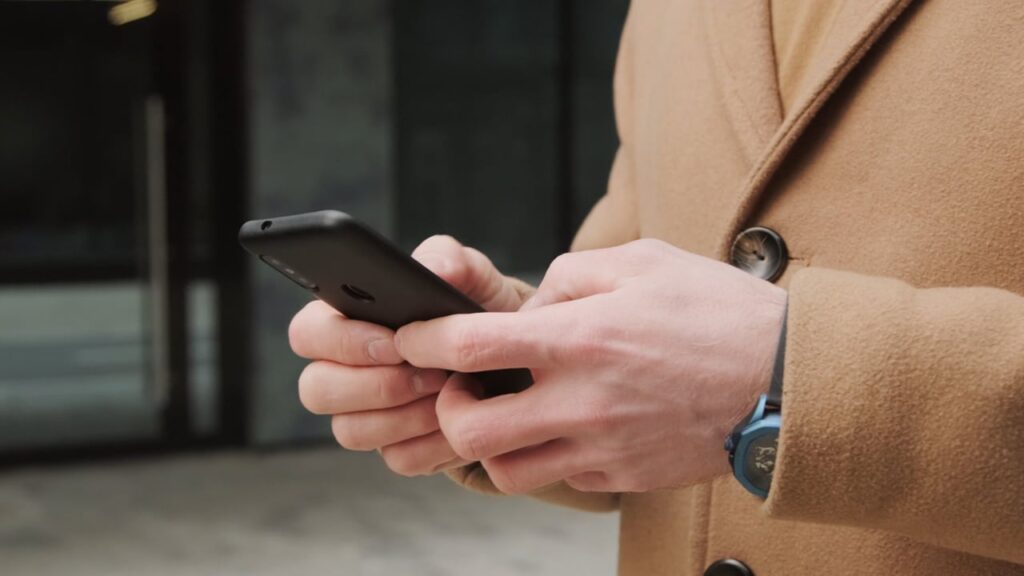 Jinsi ya Ku Divert SMS Kwenye iPhone au Android