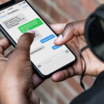 Kupata SMS za Mpenzi Wako Bila Yeye Kujua