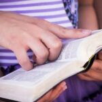 Mistari ya Biblia ya Kuomba Kibali