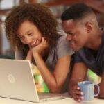 Jinsi ya Kumtongoza Mwanamke kwa Mara ya Kwanza